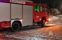 02.02.2023 – THL – Unwetter – Baum auf Fahrbahn